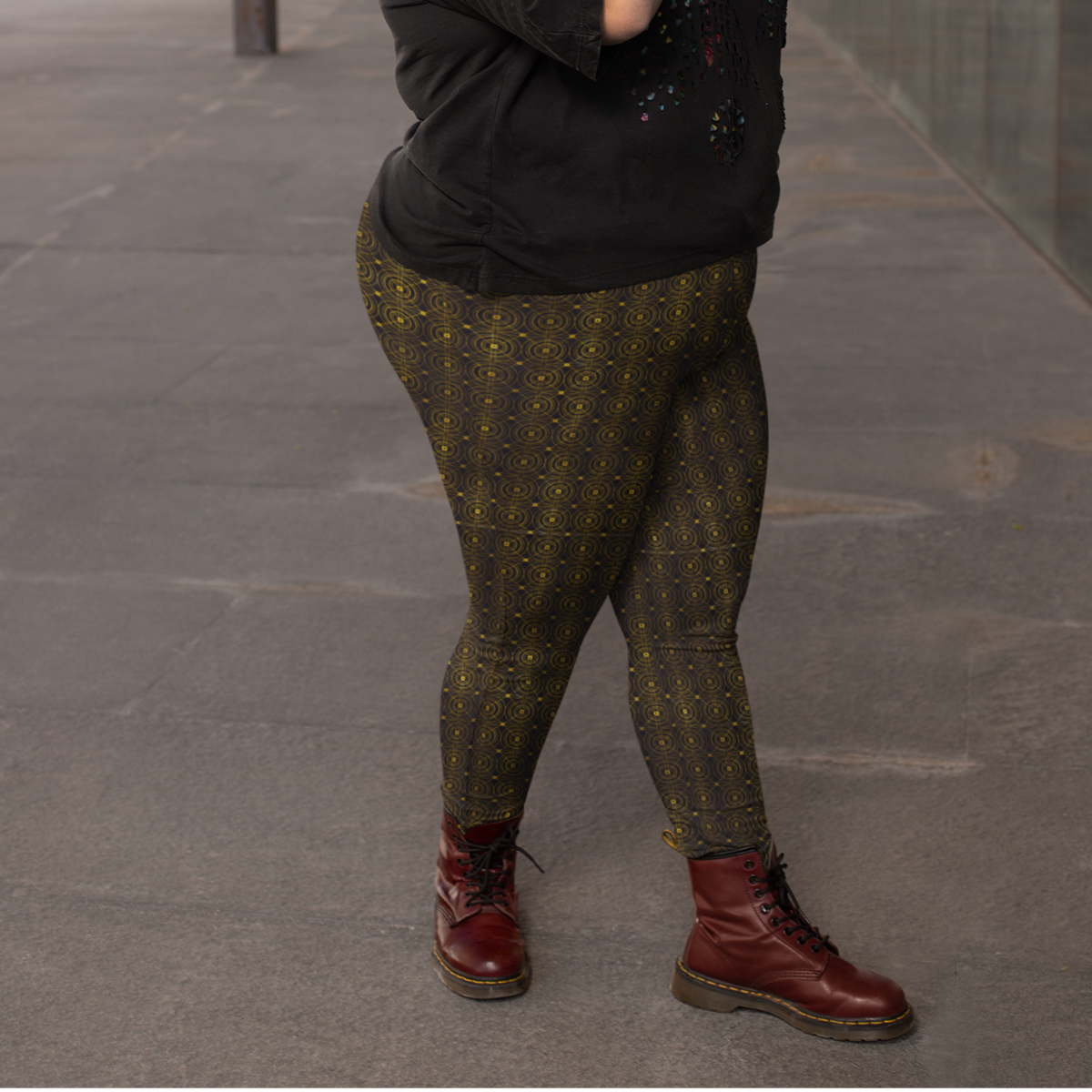 Gold Circles Black Leggings